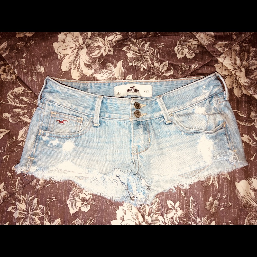 Hollister Faded Wash Cut offs // RIPPED STYLE
